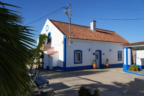 Το κτήριο όπου στεγάζεται  the country house