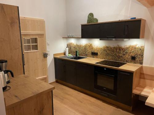 Dapur atau dapur kecil di Stadl Lodge Hinterstein - Skipass im Winter und Bergbahnen im Sommer inklusive