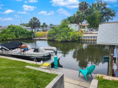 Udsigt til en flod der løber i nærheden af feriehuset