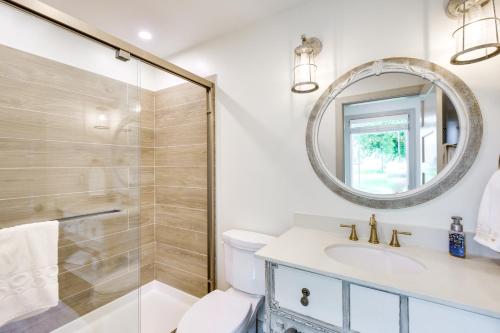 Koupelna v ubytování Waterfront Maryland Vacation Home Private Beach!