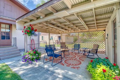 Μπαλκόνι ή βεράντα στο Vintage Casita - 2 Bed, Pet Friendly!