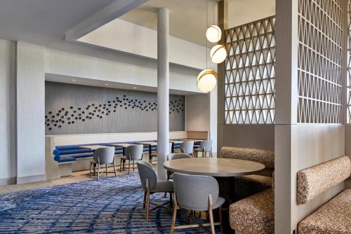 Zona de estar de Delta Hotels by Marriott Toledo