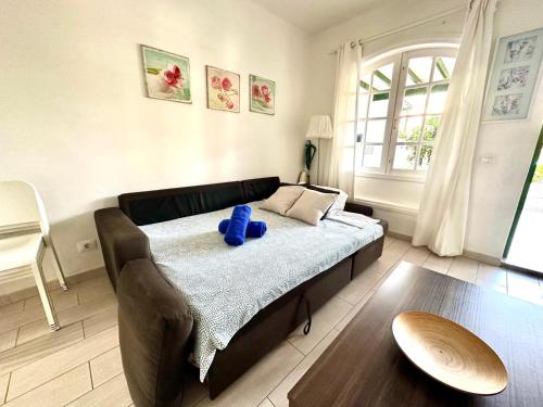 Ένα ή περισσότερα κρεβάτια σε δωμάτιο στο Aloha Apartment - Beach and pool