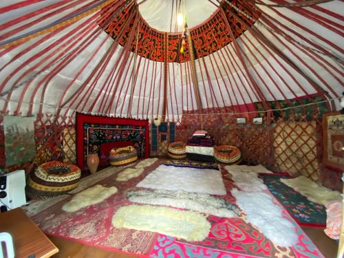 a room in a yurt with a bed in it at Caravansarai campsite Кемпинг Караван-сарай in Kalīnīno