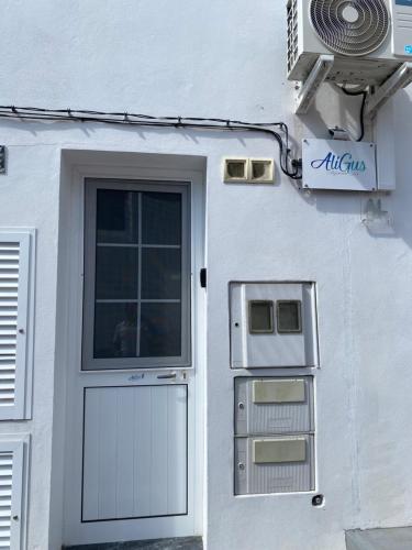 a white building with a door and a window at Apartamento simples e simpático in Horta