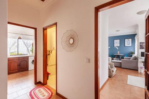 Kuchyň nebo kuchyňský kout v ubytování Quarto privado Viana do Castelo