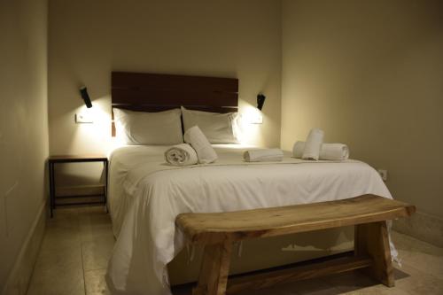 Postel nebo postele na pokoji v ubytování Chacón Apartments & Suites