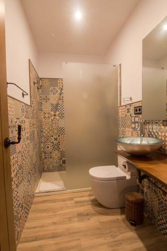 Bilik mandi di Hostal Casa Arco Iris (Playa)