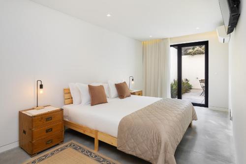 Ένα ή περισσότερα κρεβάτια σε δωμάτιο στο WHome Beachside Bliss In Carcavelos, 1BR With Patio & Parking