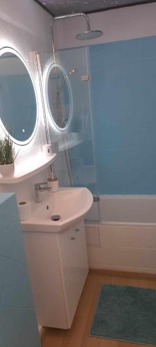 Bilik mandi di Apartament Mikołajki SWAN