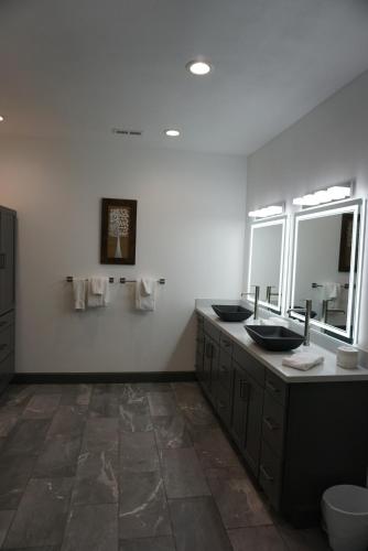 a bathroom with two sinks and a mirror at Hideaway in a Luxurious Location in Saint Robert