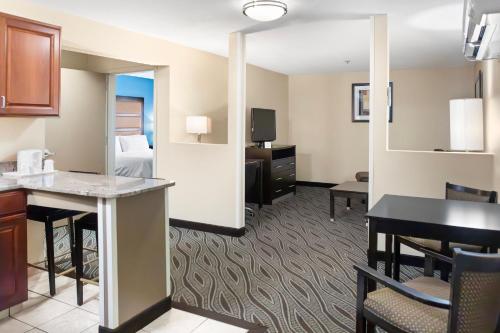 a hotel room with a kitchen and a living room at Holiday Inn Express - Ludlow - Chicopee Area by IHG in Ludlow