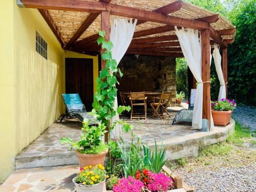 Taman di luar Casa Vacanze Al Fontanile