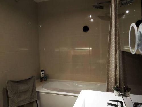 Family friendly 3 BR apt, ideally located in Lagos