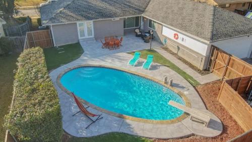 Bazén v ubytování Dream Vacation Home with Pool for Large Groups nebo v jeho okolí