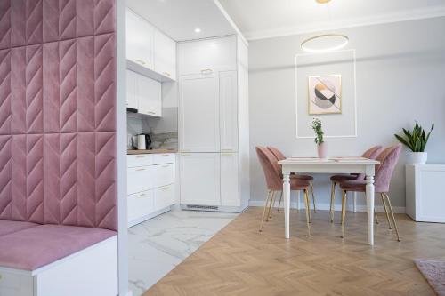 Kuchyň nebo kuchyňský kout v ubytování Apartamenty Deluxe
