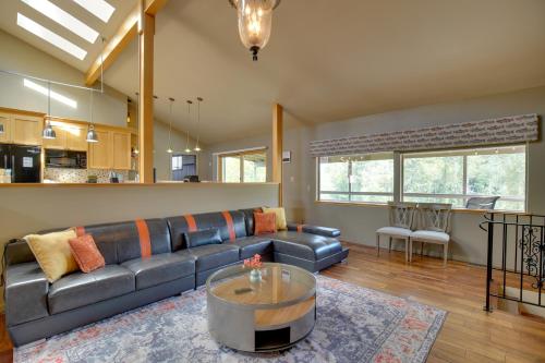 Η κουζίνα ή μικρή κουζίνα στο Pet-Friendly Auburn Home on 3 Acres