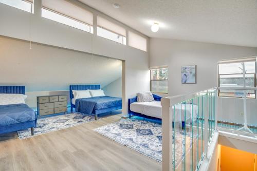 Ένα ή περισσότερα κρεβάτια σε δωμάτιο στο Pet-Friendly Auburn Home on 3 Acres