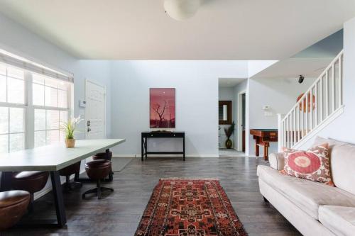 Χώρος καθιστικού στο Amazing House with Pool, Arcade, Hot Tub and More - Accomodates 16 guests