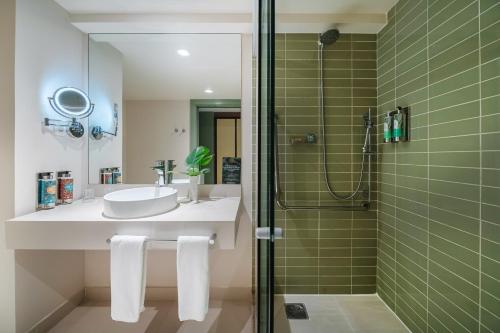 a bathroom with a sink and a shower at Grand Mercure Rio de Janeiro Copacabana in Rio de Janeiro