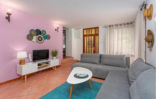 3 Bedroom Stunning Apartment In Krk
