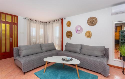 3 Bedroom Stunning Apartment In Krk
