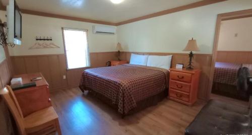 Kernville Innにあるベッド