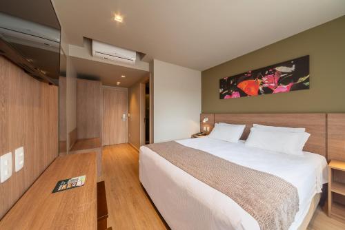 Ένα ή περισσότερα κρεβάτια σε δωμάτιο στο Hotel Laghetto Pedras Altas