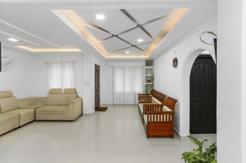a living room with white walls and a ceiling at Cozy cova in Anachal