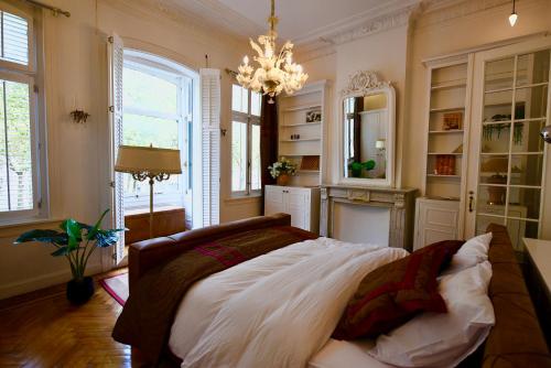 Postel nebo postele na pokoji v ubytování Papillon Antwerp Suite 2