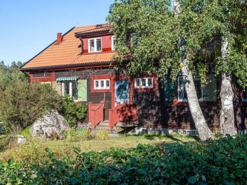 Taman di luar 7 person holiday home in Djursholm-By Traum