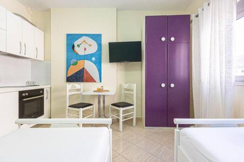 Stella's Stylish Studio - 1min beach w kitchen