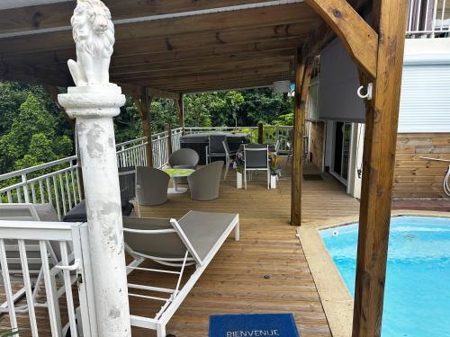 Piscine de l'établissement Chez Francis ou située à proximité