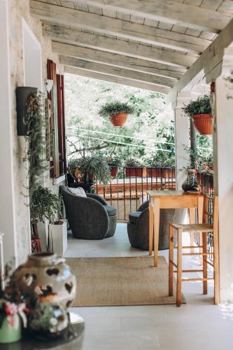 Posezení v ubytování Al Moin Beds & Homes
