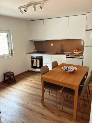 a kitchen with a wooden table and chairs in a kitchen at Casa do Beco in Moninho