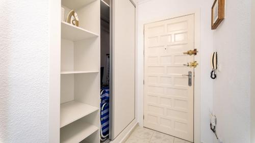 Calle Pedro Lorca Spacious Studio near Del Cura Beach , seafront with many reastoraunts, supermarket Masymas and pharmacy 24h