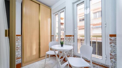 Calle Pedro Lorca Spacious Studio near Del Cura Beach , seafront with many reastoraunts, supermarket Masymas and pharmacy 24h