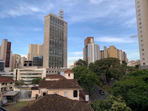 een uitzicht op een stad met hoge gebouwen bij LK Lourdes 6 in Belo Horizonte