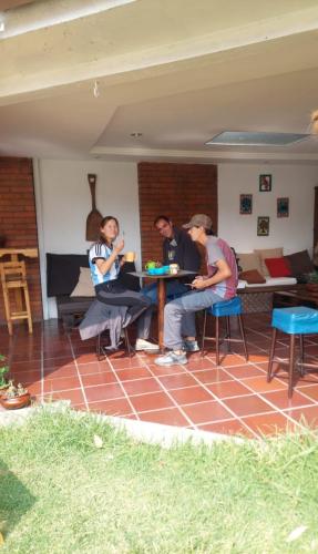 Επισκέπτες που μένουν στο Hostel Mochiliers Bed and Breakfast