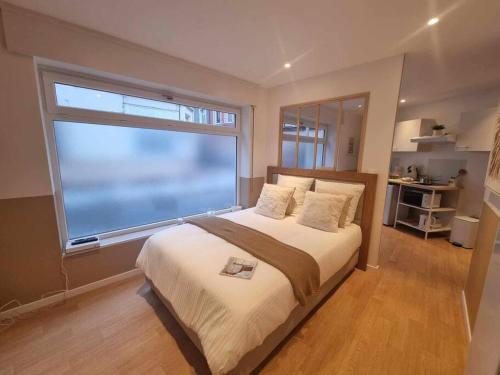 White cozy maxi studio