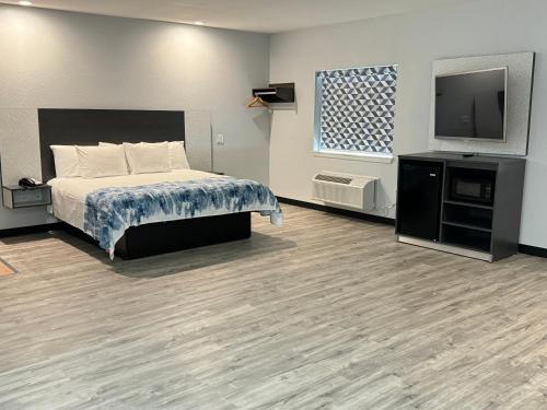 Ένα ή περισσότερα κρεβάτια σε δωμάτιο στο Americas Best Value Inn & Suites Haltom City Ft. Worth