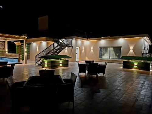 Swimmingpoolen hos eller tæt på Royal Galaxy Hotel & Residence Islamabad