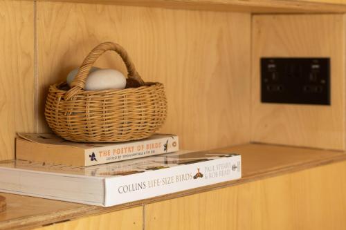 Galería fotográfica de The Birdbox - Unique Hot Tub Cabin in Millport en Millport