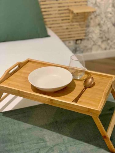 a wooden tray with a plate and a glass on it at Location T2 idéalement située in Bois de Nèfles