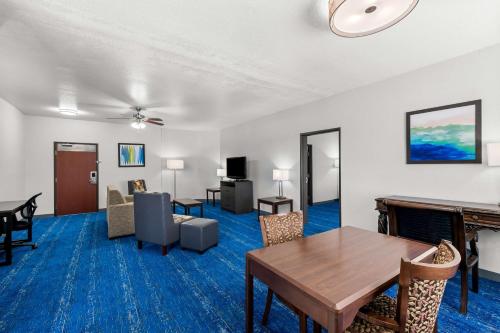 a living room with a table and chairs at Best Western Palace Inn & Suites in Big Spring