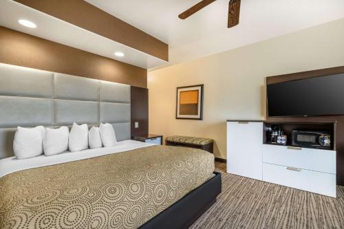 Best Western Plus Lackland Hotel and Suites. Image