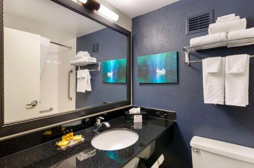 a bathroom with a sink and a mirror at Best Western Plus Beckley Inn in Beckley