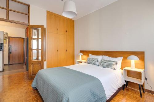 a bedroom with a large bed with a blue blanket at Julio Dinis Studio in Porto