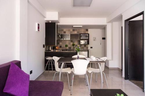 Nhà bếp/bếp nhỏ tại MG Baires - Dos ambientes 1C en Alquiler Temporario en Buenos Aires