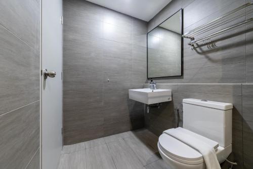 MayaBay Residence SplashMania Gamuda Cove Homestay by Sleepy Bearにあるバスルーム